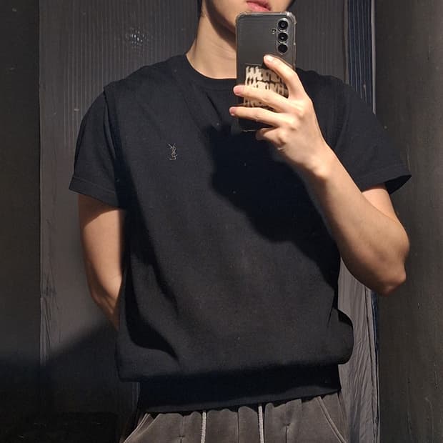 YSL 입생로랑 뿌르옴므 블랙 로고자수 캐주얼 브이넥 니트조끼 니트베스트