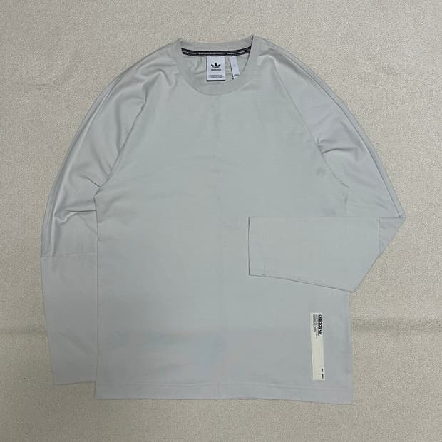 아디다스 NMD 롱슬리브 티셔츠