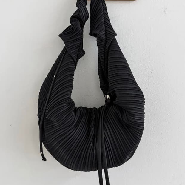 던팩토리 LUVITS BAG LARGE BLACK 러비츠백 블랙 라지
