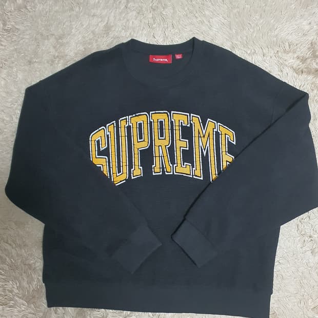 슈프림 크루넥  상태 굿 사이즈 실측 105