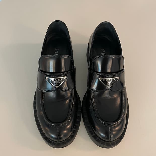 프라다 초콜렛 브러시드 로퍼 235 블랙