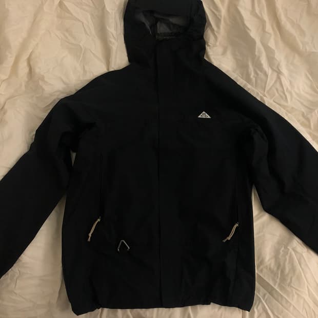 나이키 ACG 블랙 s사이즈 바람막이