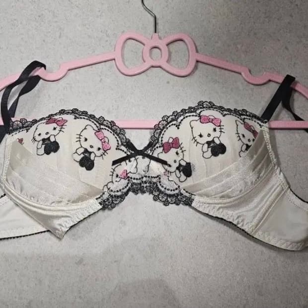일본)헬로키티 자수 브라 화이트 핑크포인트 S