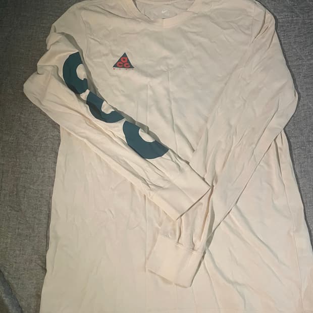 나이키 ACG 롱슬리브 티셔츠 아이보리 M사이즈