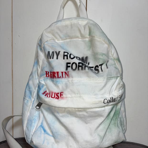 뮤지엄비지터 스프레이 백팩