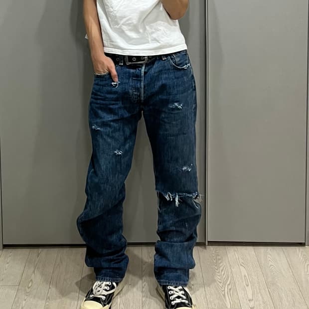 Levi’s 501 Distressed Denim Jeans W3