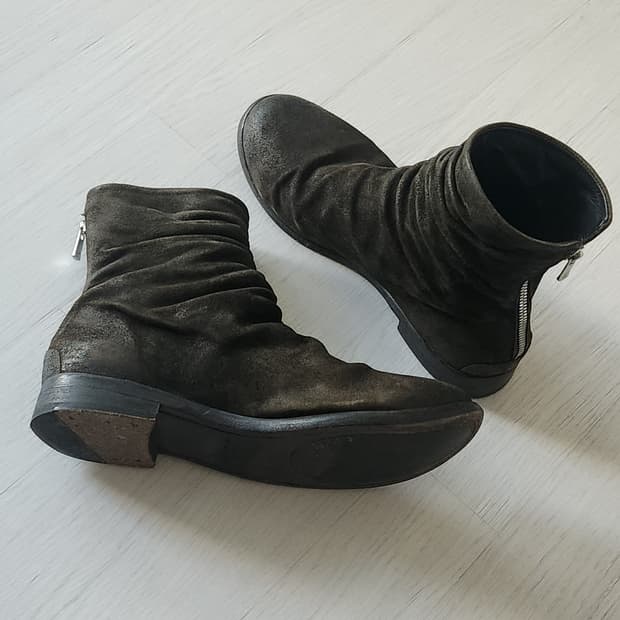 The last conspiracy waxed suede boots