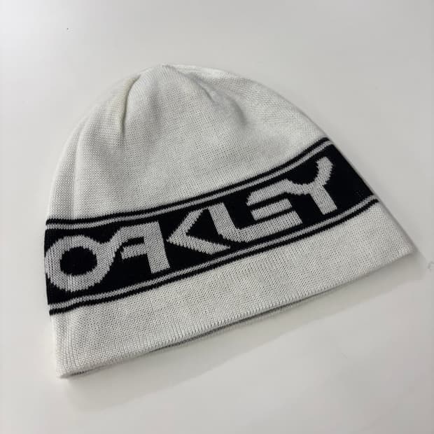 오클리(Oakley) 빈티지 빅로고 리버시블 비니