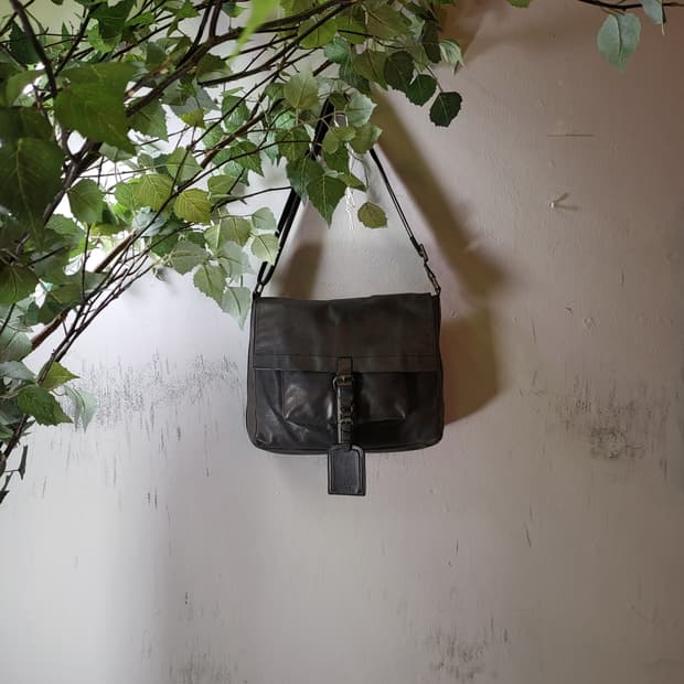 휴고 보스 레더 크로스백