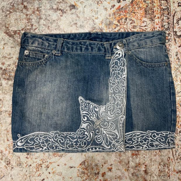 빈티지 로우라이즈 자수 데님 랩스커트