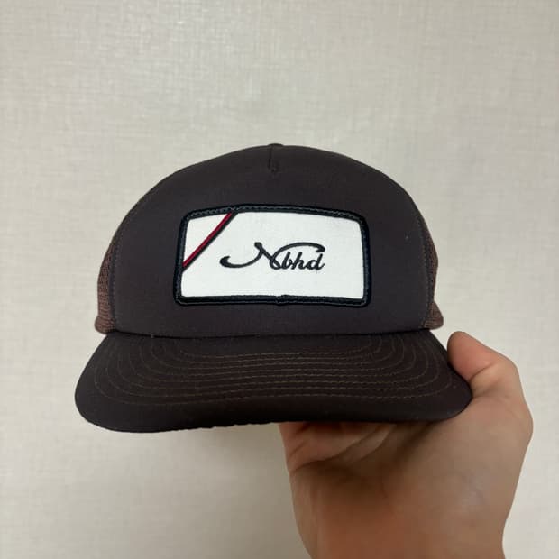 네이버후드 브라운 트러커캡