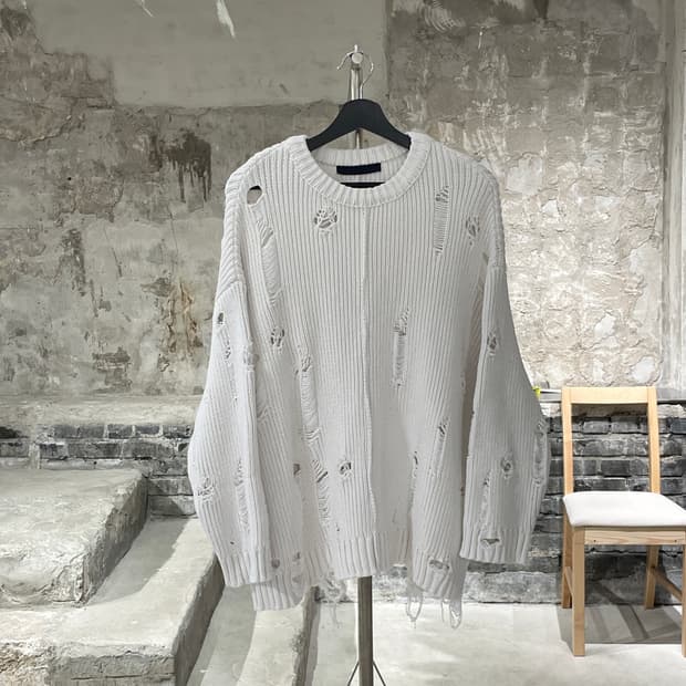 준지 23S/S 화이트 디스트로이드 크루넥 스웨터