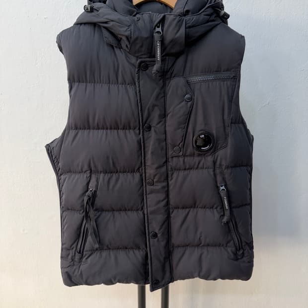 매장판정품) CP컴퍼니 렌즈 고글 패딩조끼 95