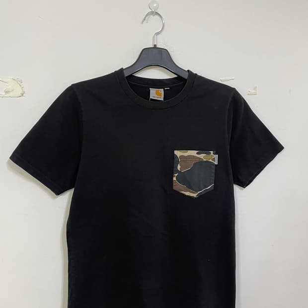칼하트 카모포켓 반팔티 블랙