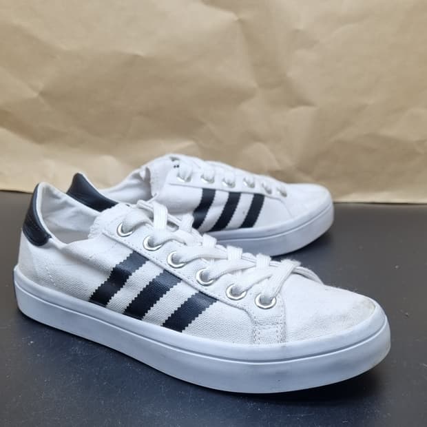 아디다스 코트벤티지 스니커즈 220