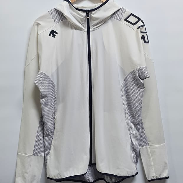 데상트 러닝 후드 바람막이 105