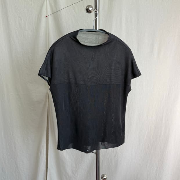 Toute la terre 아크릴 니트 탑