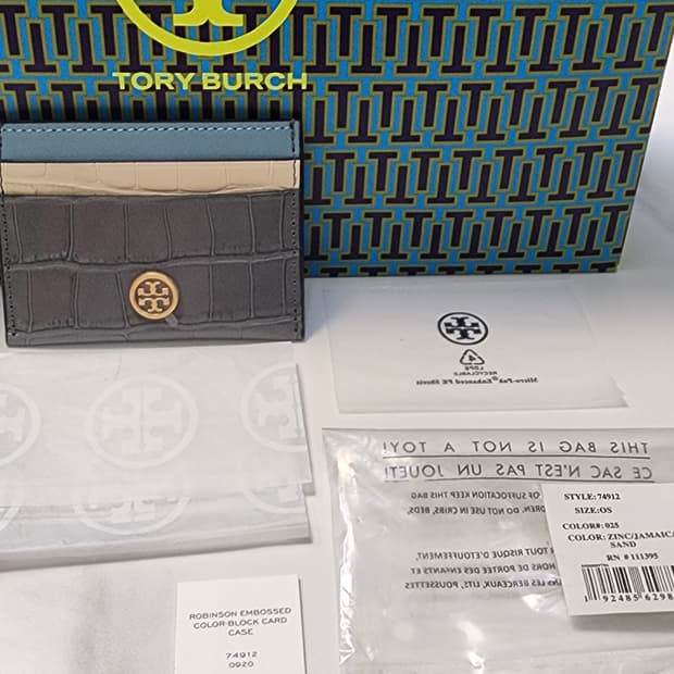 토리버치 로빈슨 엠보스드 카드지갑 새상품