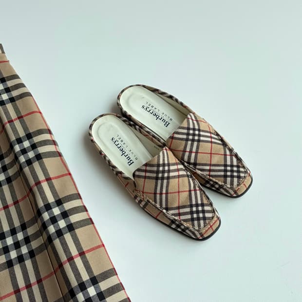 버버리 체크뮬 로퍼