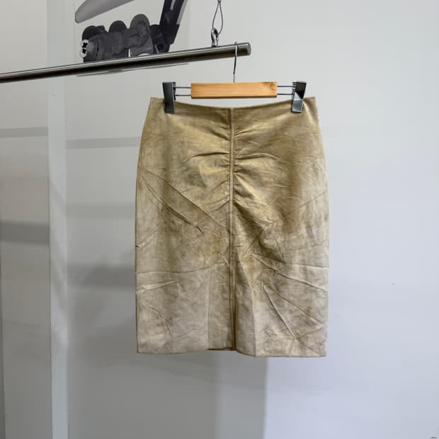 LOEWE (Made in Spain) 레더 스커트