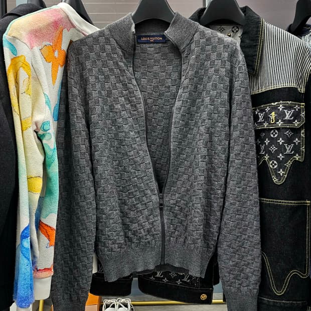 루이비통 다미에 풀로고 집업
S사이즈 