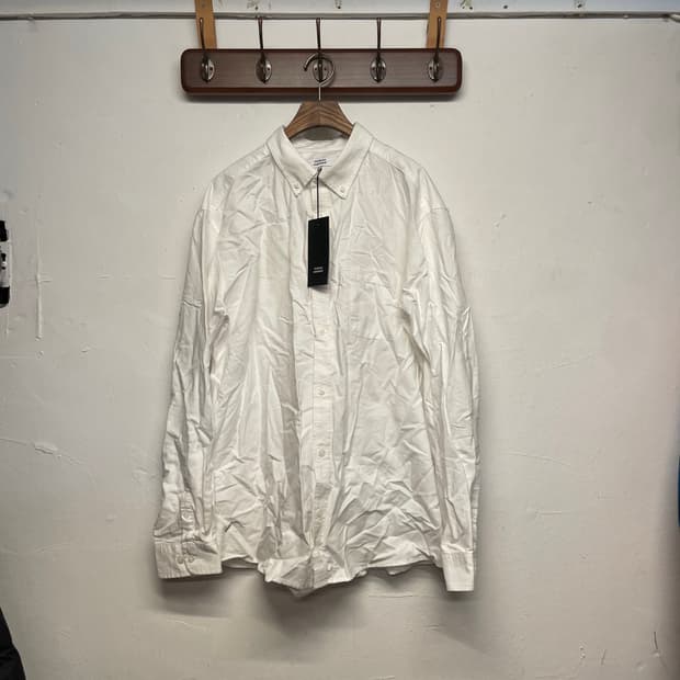 무탠다드 화이트 옥스포드 셔츠  