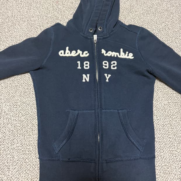 아베크롬비 네이비 후드집업 작사