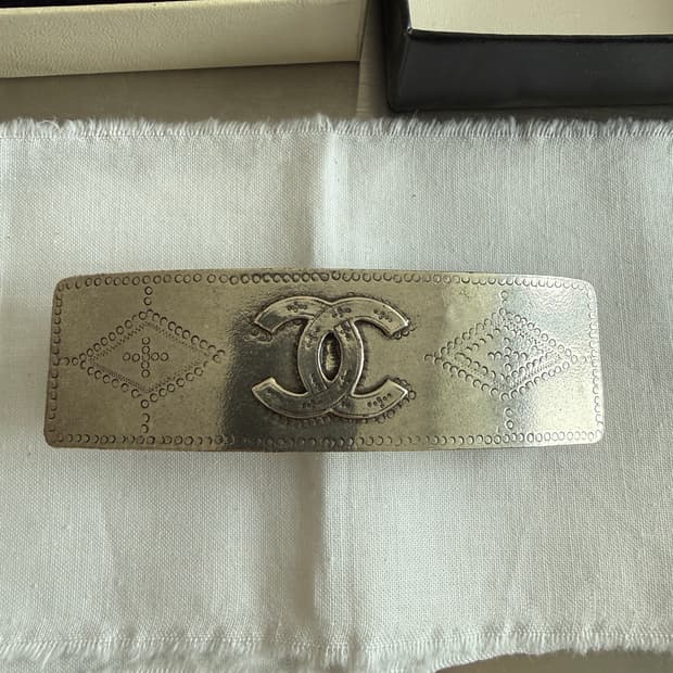 샤넬 메탈 로고 헤어핀 빈티지