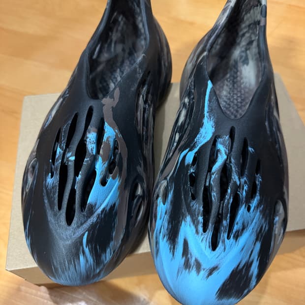 아디다스 이지 폼러너 mx신더 305