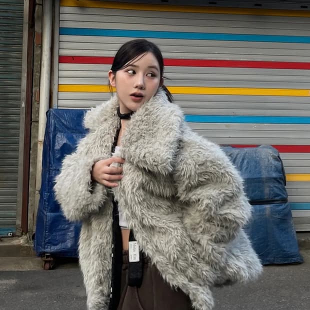 와이드 카라 플러피 퍼 코트_라이트 그레이