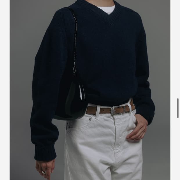 어바닉30 Rigby v-neck knit 1회 착용