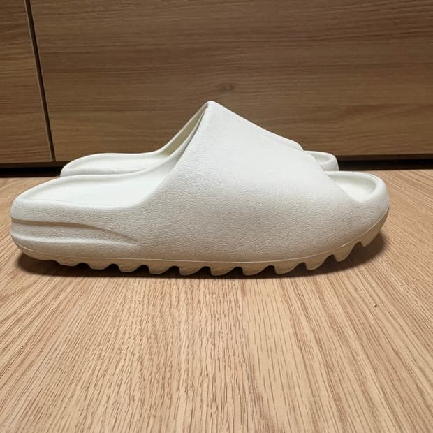 아디다스 이지슬라이드 본 275