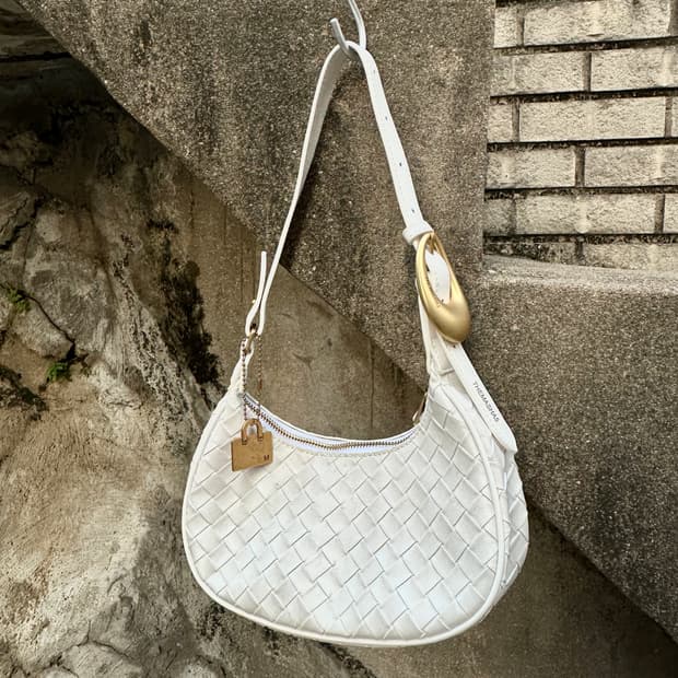 Vintage white shoulder bag