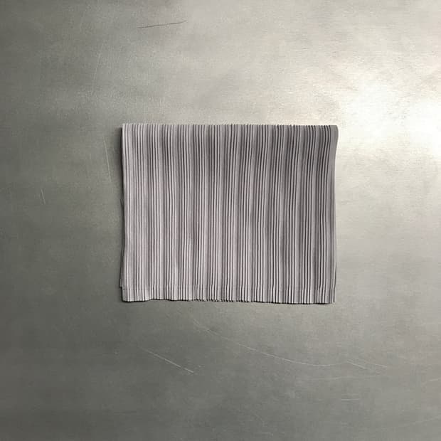 이세이 미야케 플리츠 플리즈 넥워머 그레이