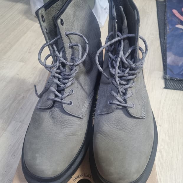 [300] 닥터마틴 1460 누벅 그레이