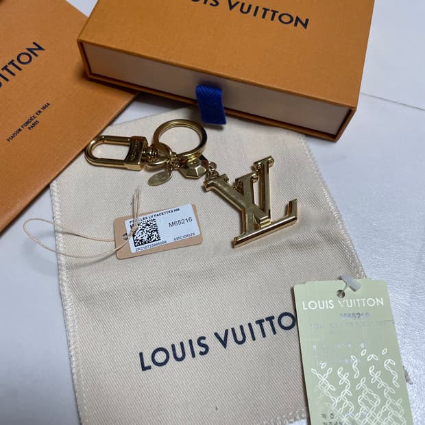 루이비통 Lv 파셋 키링 정품
