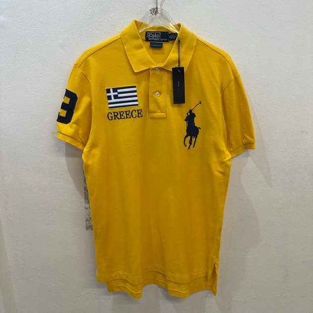 Polo collar yellow
