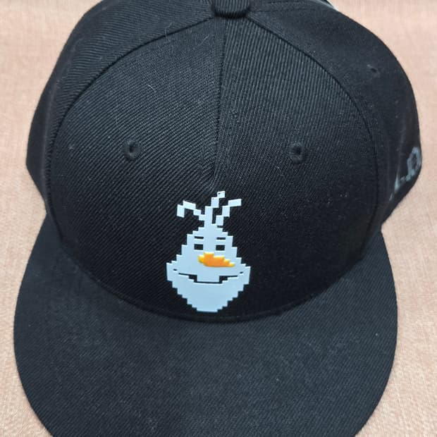 새상품 겨울왕국 올라프 검정색 스냅백 모자