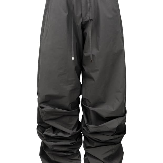 나체 Pintuck Nylon Pants Charcoal
