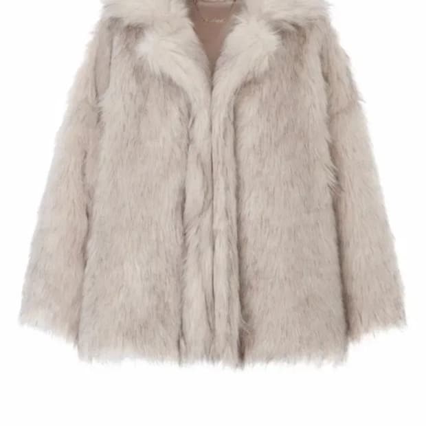 페일제이드 오버핏 아이보리 퍼 자켓