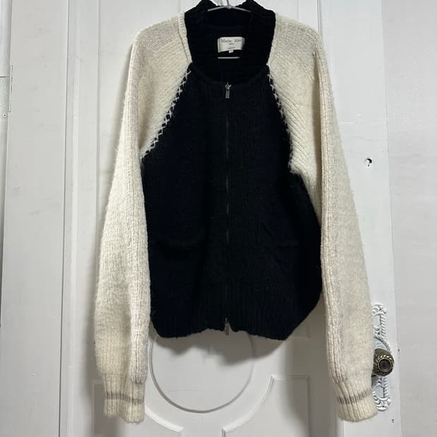 마뗑킴 레글런 백로고 니트 집업