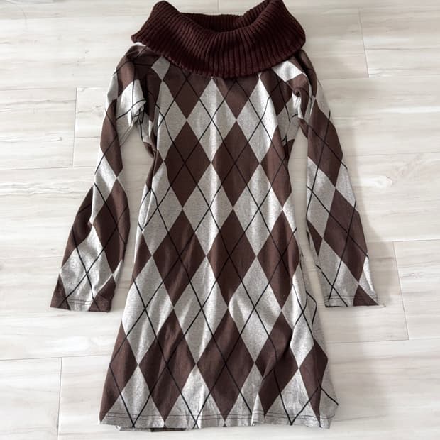 Brown argyle off-shoulder dress 