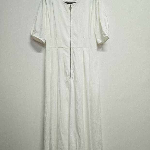mu:i 화이트 롱 원피스 지퍼 포인트