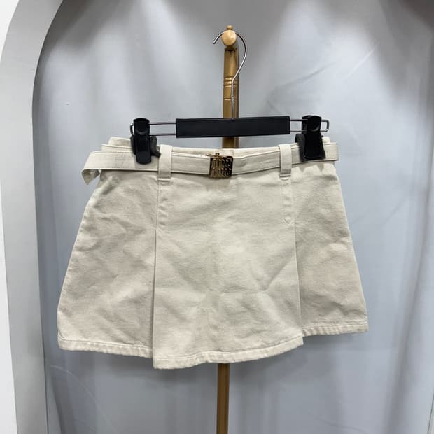 미우미우 벨트 스커트 38사이즈 