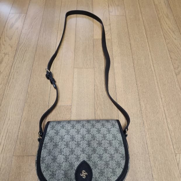 피에르가르뎅 크로스백