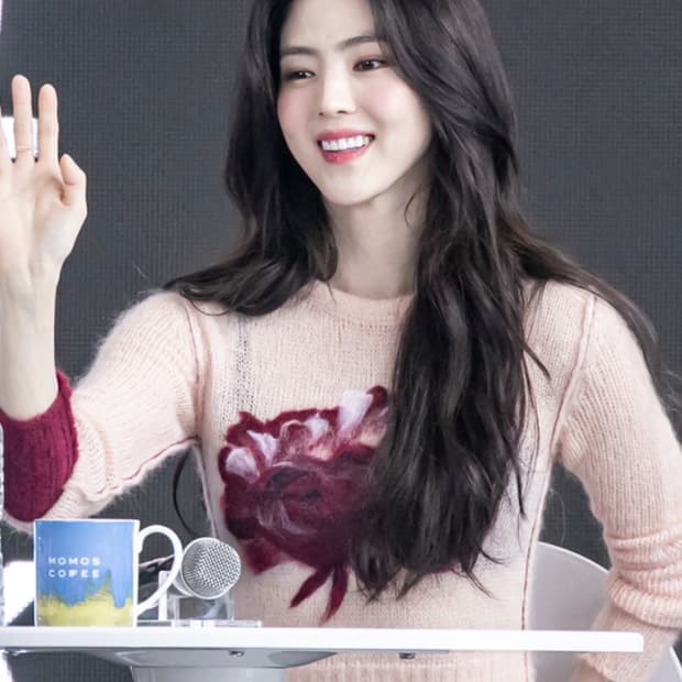 에르뎀 자수 니트(한소희님 착용)