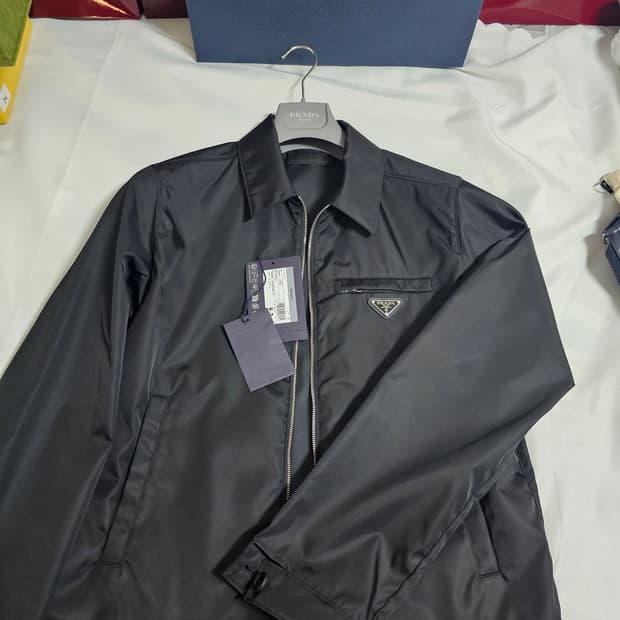 프라다 리나일론 집업자켓팝니다