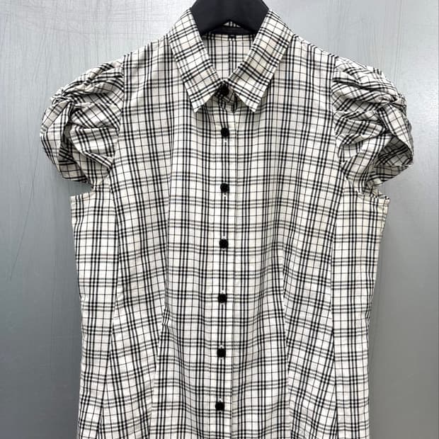 Burberry 버버리 블랙라벨 베이지색상 노바체크 퍼프 반소매 셔츠