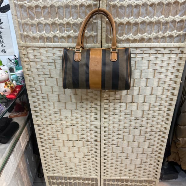 정품 펜디 페퀸 보스턴백 팝니다