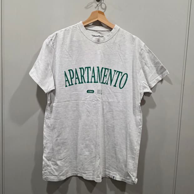 어반드타입 아파르타멘토 그래픽 반팔 티